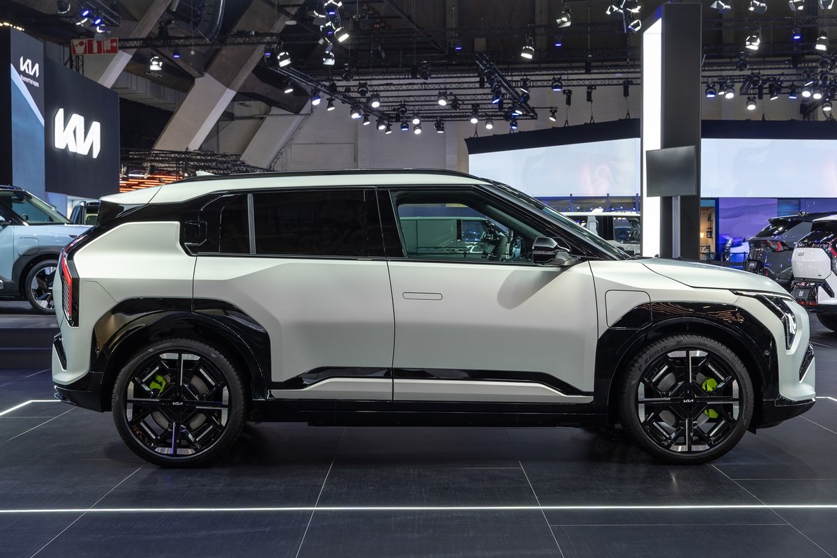 Briuselio automobilių parodoje pristatyti trys nauji „Kia“ GT modeliai