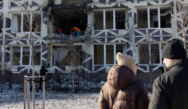 Karas Ukrainoje. Rusai smogė kavinei Chersono centre: yra žuvusių