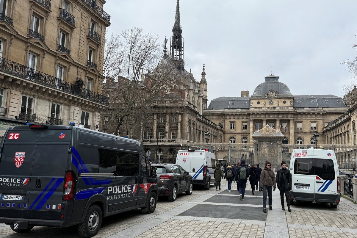 Paryžiuje prasidėjo apeliacinis teismo procesas dėl mokytojo nukirsdinimo