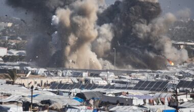 Gazos civilinė gynyba: Izraelio smūgiai pražudė 22 žmones