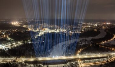 Apšviestas Valakampių tiltas - Delfi miestai