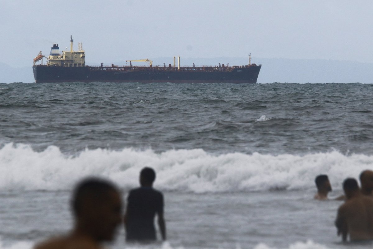 Išjungę atsakiklius iš Venesuelos išplaukė tuzinas tanklaivių