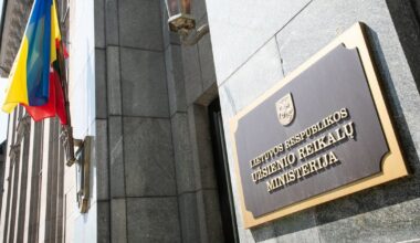 Lietuva įteikė griežtą protesto notą Rusijai dėl nuolatinių išpuolių prieš civilius Ukrainoje