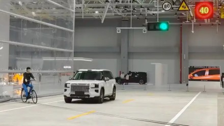 Įspūdinga suma ir ambicijos: „Geely“ atidarė saugumo centrą, kuris perrašo visą automobilių logiką