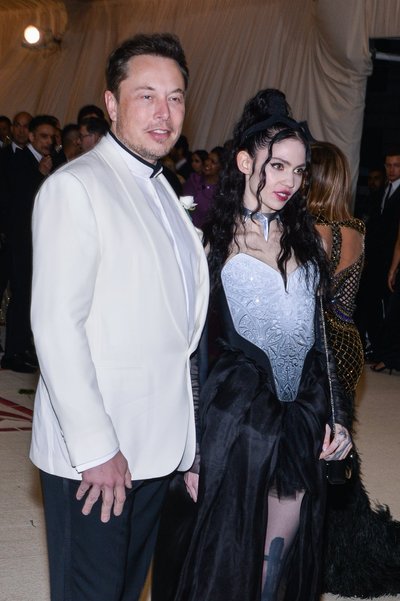 Elonas Muskas ir Grimes su sūnumi