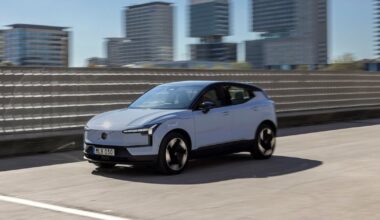 Perspėja turinčius šį populiarų elektromobilį: kyla gaisro rizika, venkite vieno veiksmo