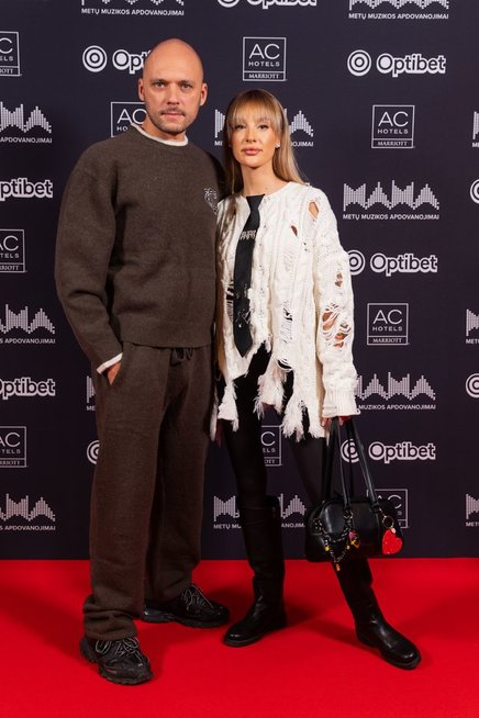 Adriana Ramonaitė-Adrina su sužadėtiniu Donatu (nuotr. Roberto Riabovo/BNS)