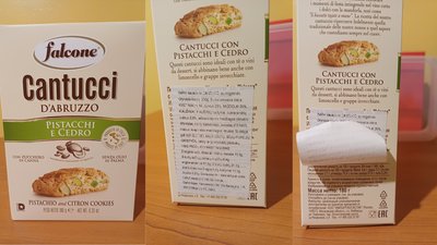 Rusiškas tekstas ant sausainių, pirktų „Maximoje“