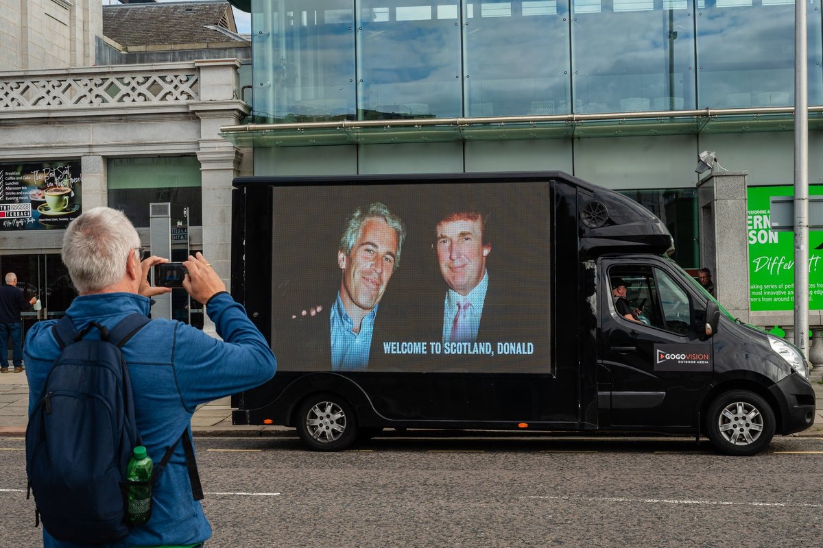 Epsteinas: pasaulis nesuvokia, koks kvailas yra D. Trumpas