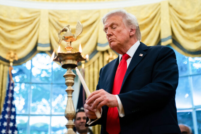 Donaldas Trumpas / Allison Robbert - Pool via CNP / picture alliance / Consolidated News Photos