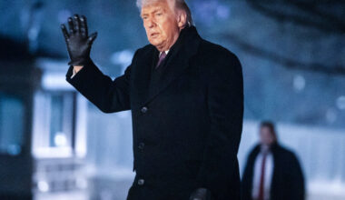 Donaldas Trumpas grasina padidinti muitus Pietų Korėjai iki 25 procentų