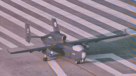 Kinija pakėlė į orą įspūdingąją dronų motiną: demonstruoja visiškai naują karo aviacijos erą