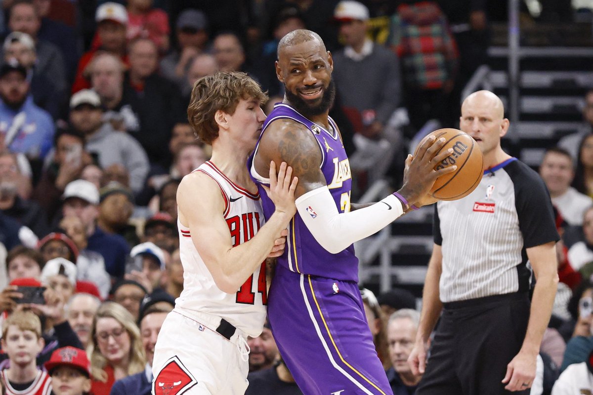 Nuostabūs Dončičius ir Jamesas išrašė pamokų Buzeliui ir „Bulls“ komandai