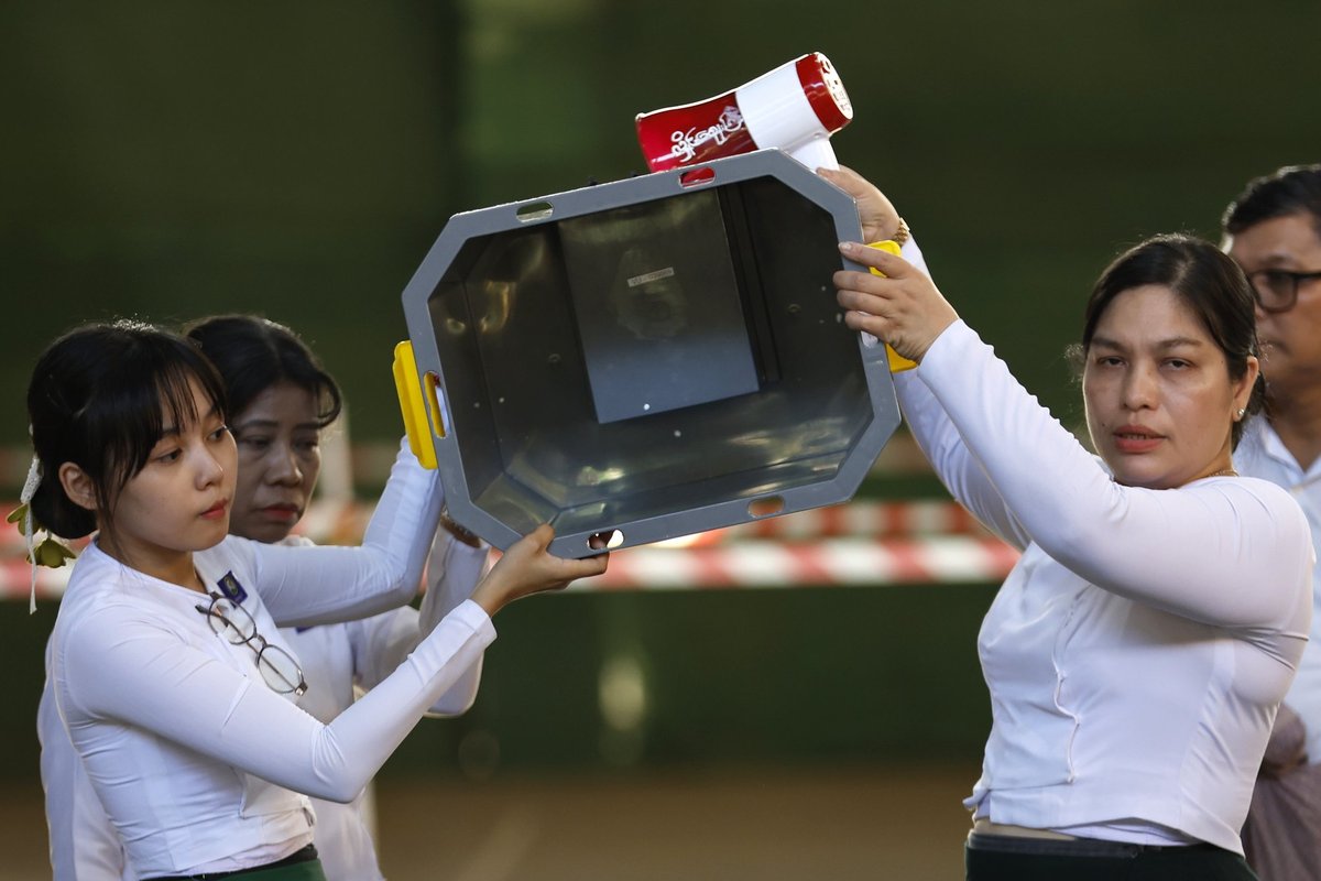 Mianmare baigėsi parlamento rinkimai - Delfi