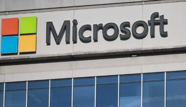 Privatumo aktyvistų grupė nurodė „Microsoft“ nutraukti moksleivių sekimą