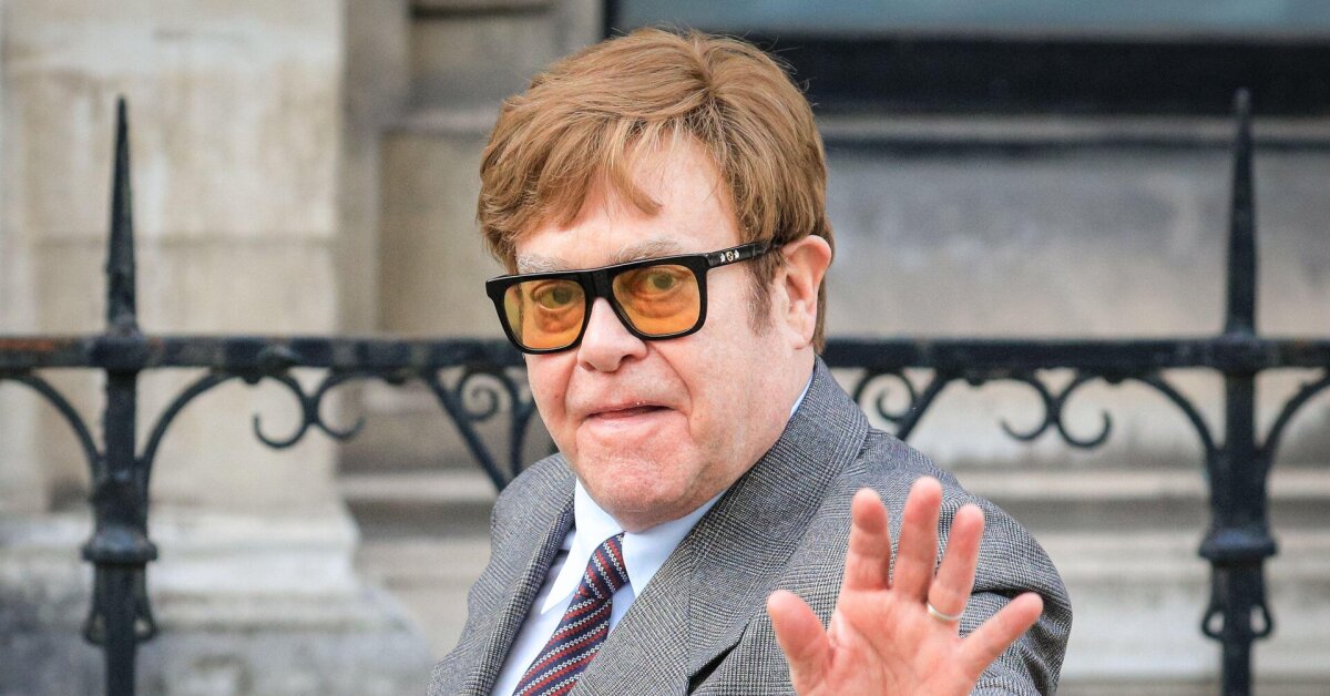 Eltonas Johnas šokiravo – pasigamino vėrinį iš savo kūno dalies: parodė, kaip atrodo | Vardai