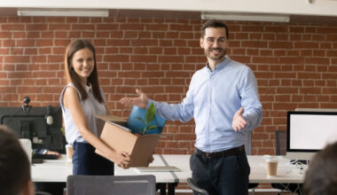 Kaip žinoti, ar naujas darbuotojas pasiliks? Tyrimas parodė, kas lemia pirmųjų savaičių sėkmę | Verslas