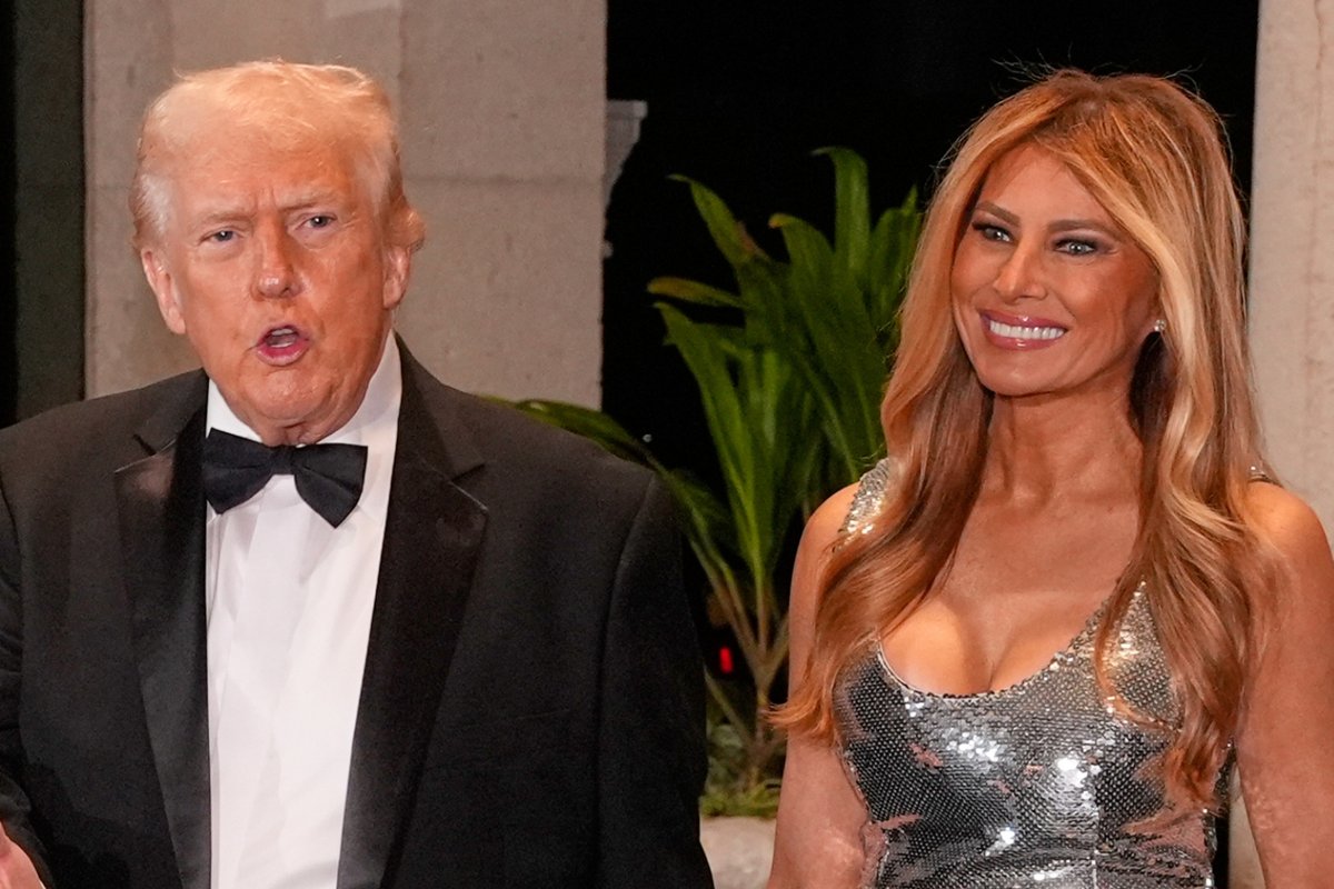Visų akys – į Melanią Trump: naujųjų vakarėlyje pribloškė itin aptempta suknele