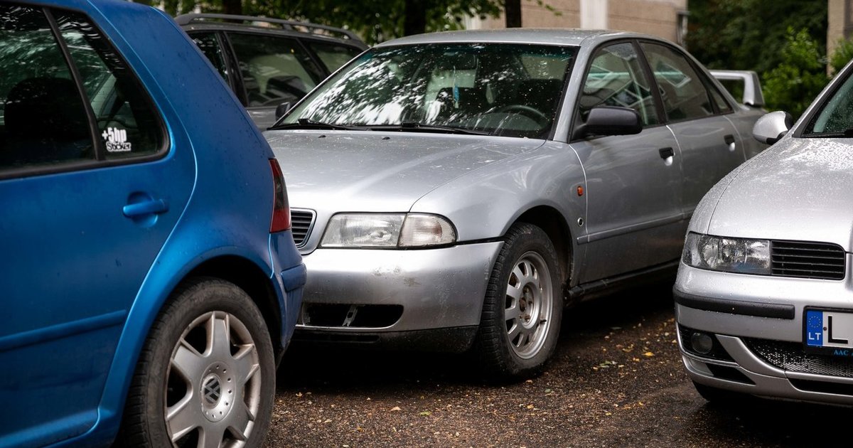 Moteriai atsibodo prie jos įvažiavimo kaimynų statomi automobiliai: štai ką padarė