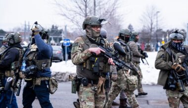 Minesotos pareigūnai: FTB neprileidžia prie tyrimo dėl ICE agento nušautos moters