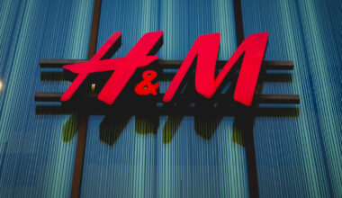„H&M“ metų pelnas augo pajamoms mažėjus | Verslas