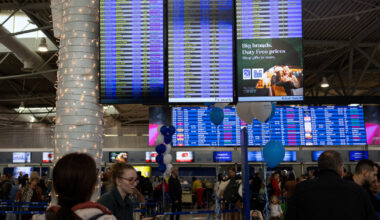 Visoje Graikijoje sustabdyti skrydžiai: užfiksuoti rimti radijo ryšio dažnių sutrikimai | Verslas