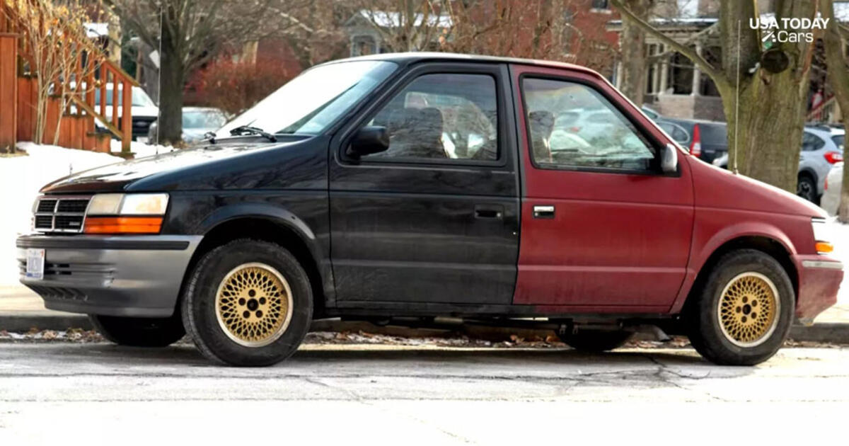 amerikietis sukūrė neįprastą automobilį su dviem priekiniais galais (vaizdo įrašas)