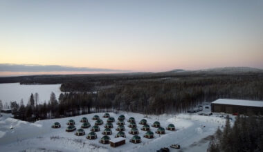 Tūkstančiai turistų įstrigo šiaurės Suomijoje, dėl didelio šalčio atšaukus skrydžius