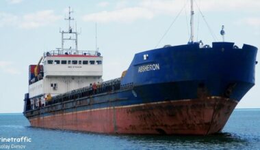 Plaukė į Rusiją, bet įstrigo Kaspijos jūroje: į Irano laivą plūsta vanduo