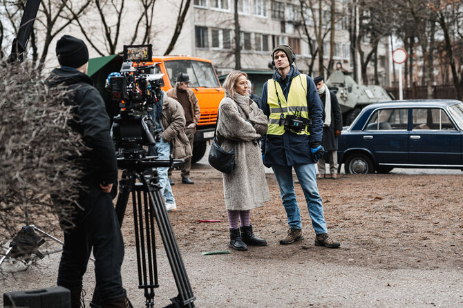  A.Aleksandravičiaus nuotr./„Badautojų namelis“. Iš filmavimo aikštelės Kaune. A. Aleksandravičiaus nuotr.