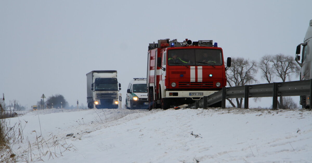 Žiemos košmaras keliuose: specialiosioms tarnyboms – dar viena įtempta para - 15min.lt