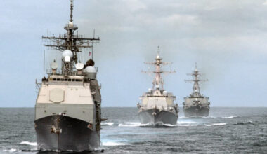 Iranas „laiko pirštą ant gaiduko“: Trumpas pasiuntė daugiau karo laivų ir skelbia pratybas