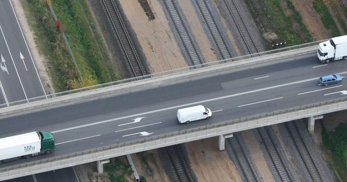„Via Lietuva“ ruošiasi rekonstruoti prastos būklės tiltą magistralėje Vilnius–Klaipėda