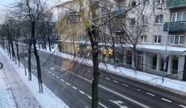 Kelininkai įspėja vairuotojus: keliuose galimas plikledis | Verslas