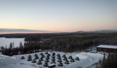 Tūkstančiai turistų įstrigo šiaurės Suomijoje, dėl didelio šalčio atšaukus skrydžius