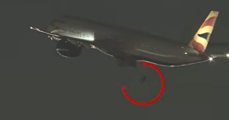 Šokiruojantis vaizdas ore: kildamas lėktuvas pametė ratą | Gyvenimas