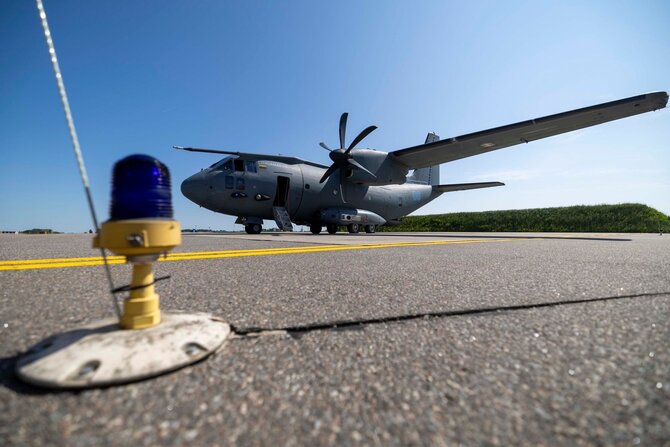 Nuotr. iš R.Vaikšnoro „Facebook“ įrašo/Lietuvos kariuomenės lėktuvas „Spartan“