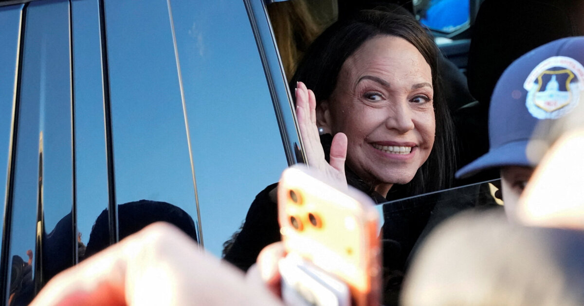 Machado tvirtina padovanojusi Trumpui savo Nobelio taikos premijos medalį