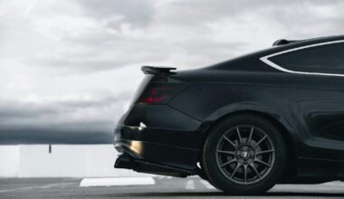 Automobilių pramonę vėl parklupdė lustų badas: trys milžiniškos Kinijos gamyklos stabdo darbą