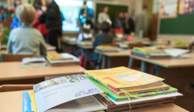 Plungėje pedagogas įtariamas darbo metu mėgavęsis filmais suaugusiems