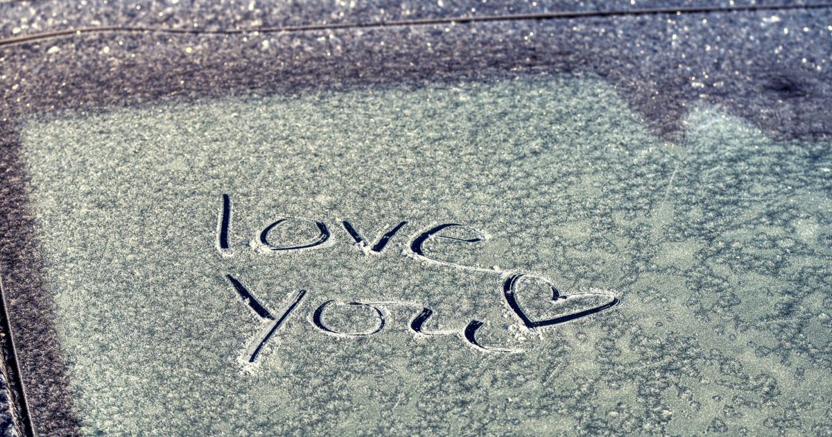 Kaip žiemą apsaugoti automobilio langus nuo apšalimo? Problemos sprendimas neįtikėtinai paprastas