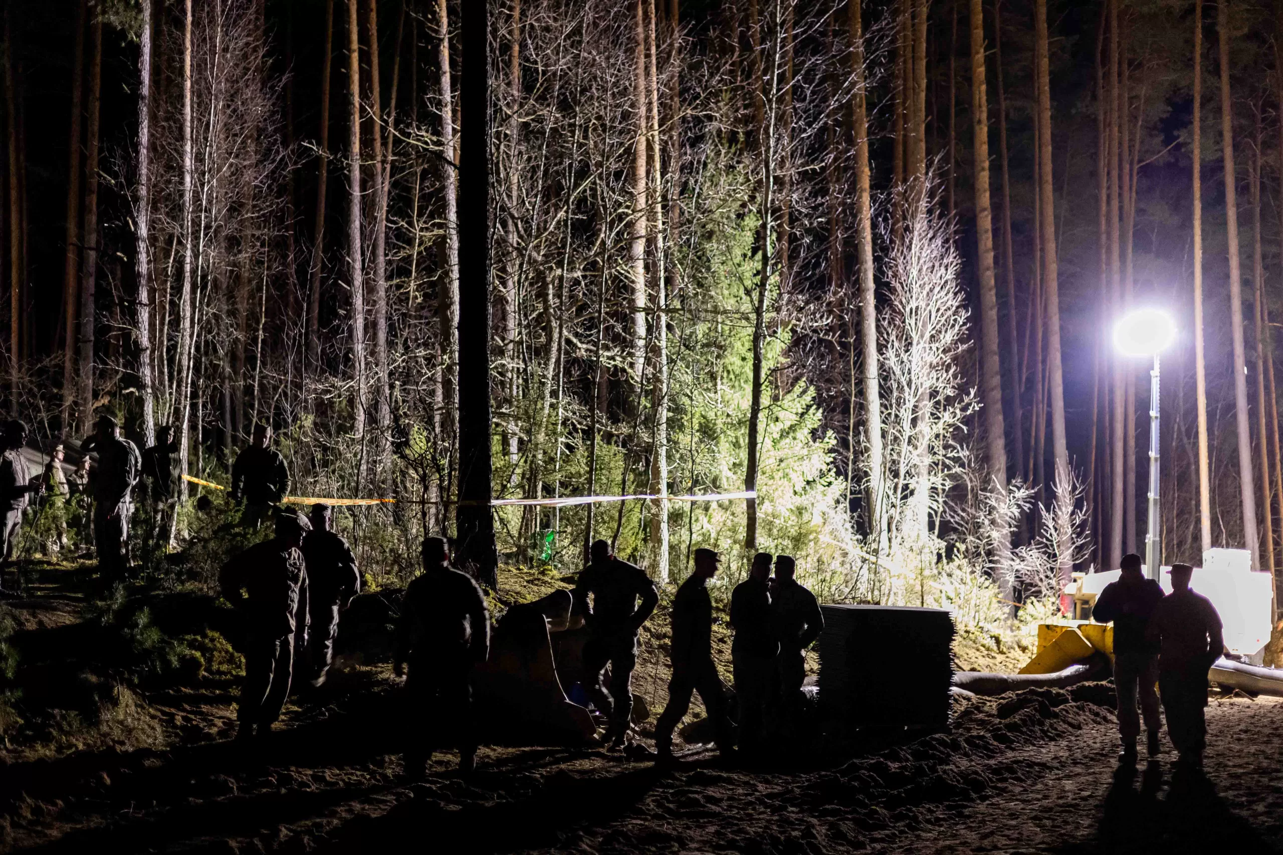 Iš pelkės ištrauktas JAV šarvuotis.
