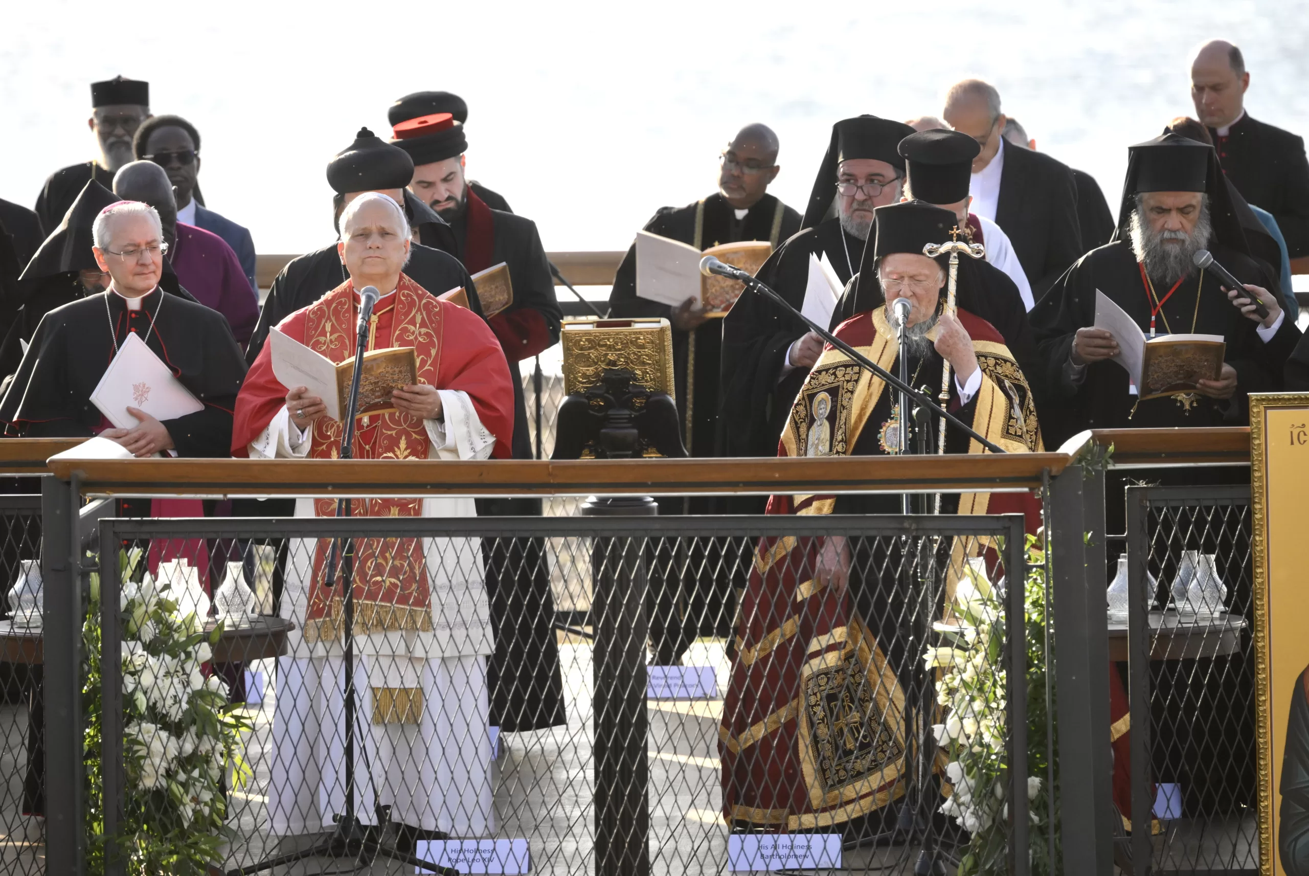 Popiežius Leonas XIV su Konstantinopolio patriarchu Baltramiejumi I ir kitų krikščioniškų Bažnyčių vadovais Turkijos Izniko mieste, prie Šv. Neofito bazilikos liekanų, paminėjo 1700-ąsias Pirmojo Nikėjos visuotinio susirinkimo metines