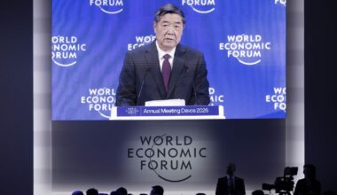 Kinijos vicepremjeras Davose: pasaulis negali grįžti prie „džiunglių įstatymo“ - Respublika.lt