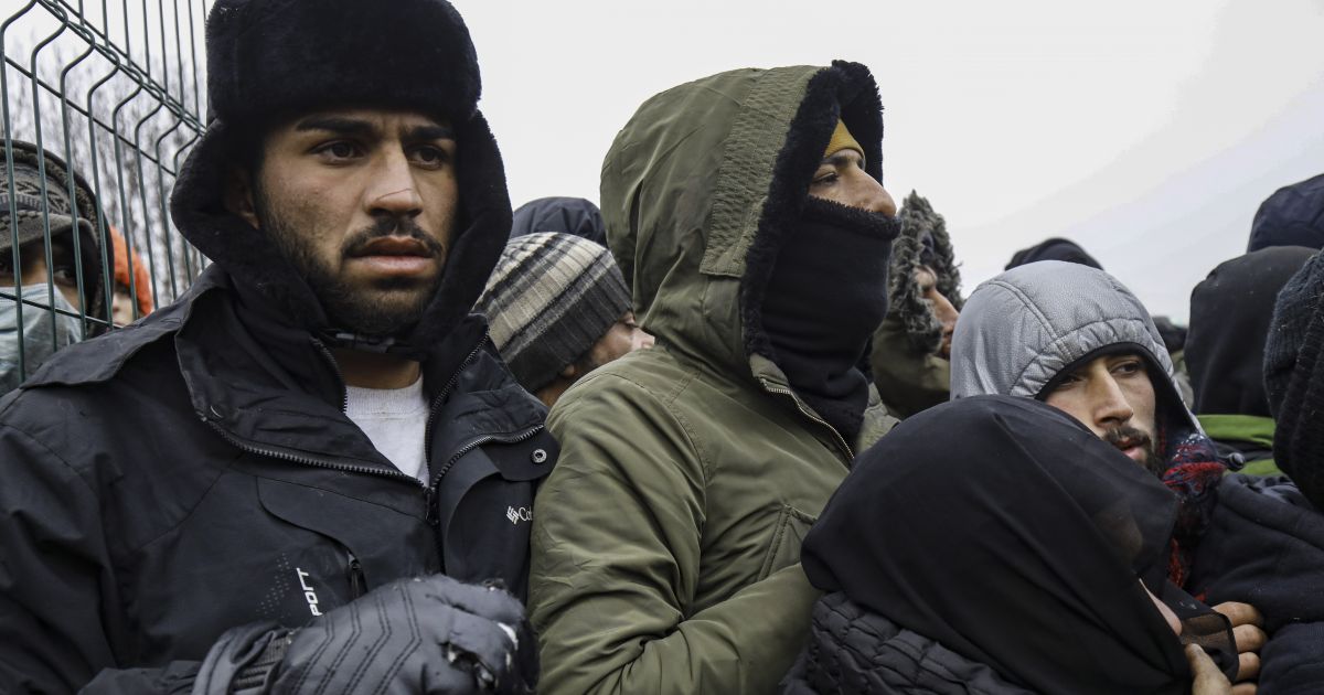 Už 11 migrantų gabenimą per Lietuvą nuteistas estes paleido teismo salėje - Respublika.lt