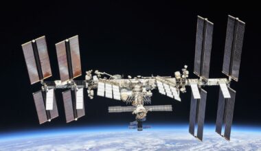 Dėl astronauto sveikatos problemų į Žemę grąžinama keturių narių įgula - Respublika.lt