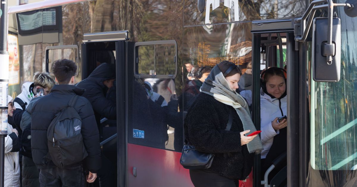 Į sostinės autobusus - kaip į krosnį - Respublika.lt