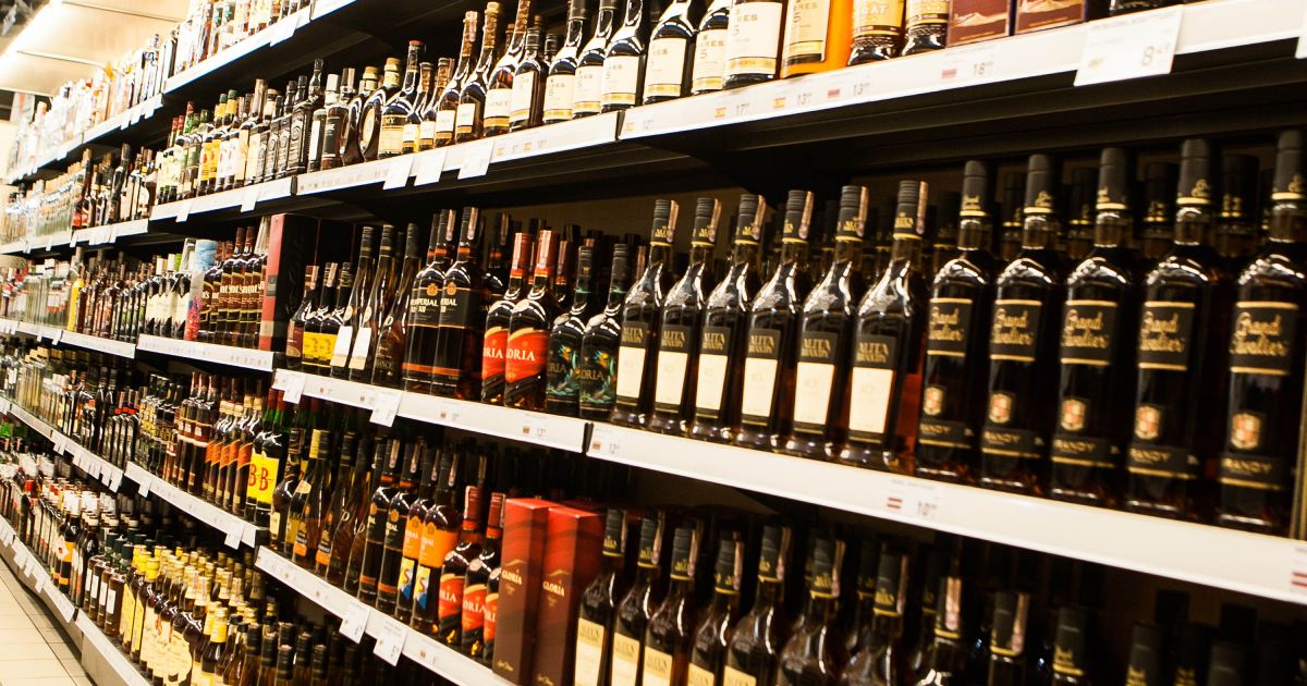 Politikų taikinyje – naujas draudimas dėl nealkoholinių gėrimų: laukiama ir gyventojų nuomonės - Respublika.lt