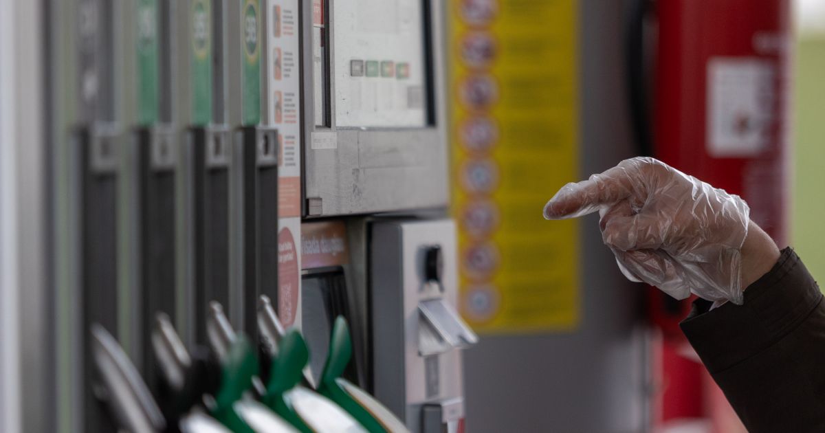 „Čekiukų“ bylose baudžiamojon atsakomybėn traukiami ir degalinių operatoriai - Respublika.lt