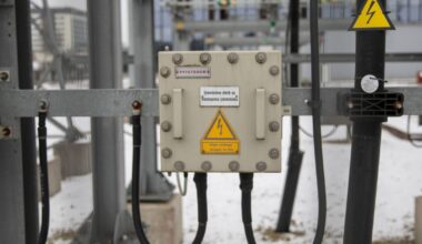 Per savaitę vienas tiekėjas padidino elektros tarifus - Respublika.lt